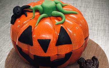Kinderworkshop: Halloween-Kürbis aus Schokolade verzieren (ausverkauft) Bild