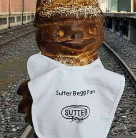 Neu im Fanshop: Unser Baby-Lätzli – präsentiert vom grossen Grättimaa Oli